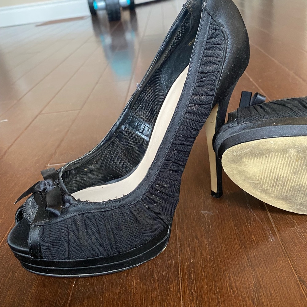 Le chateau size 7 pumps